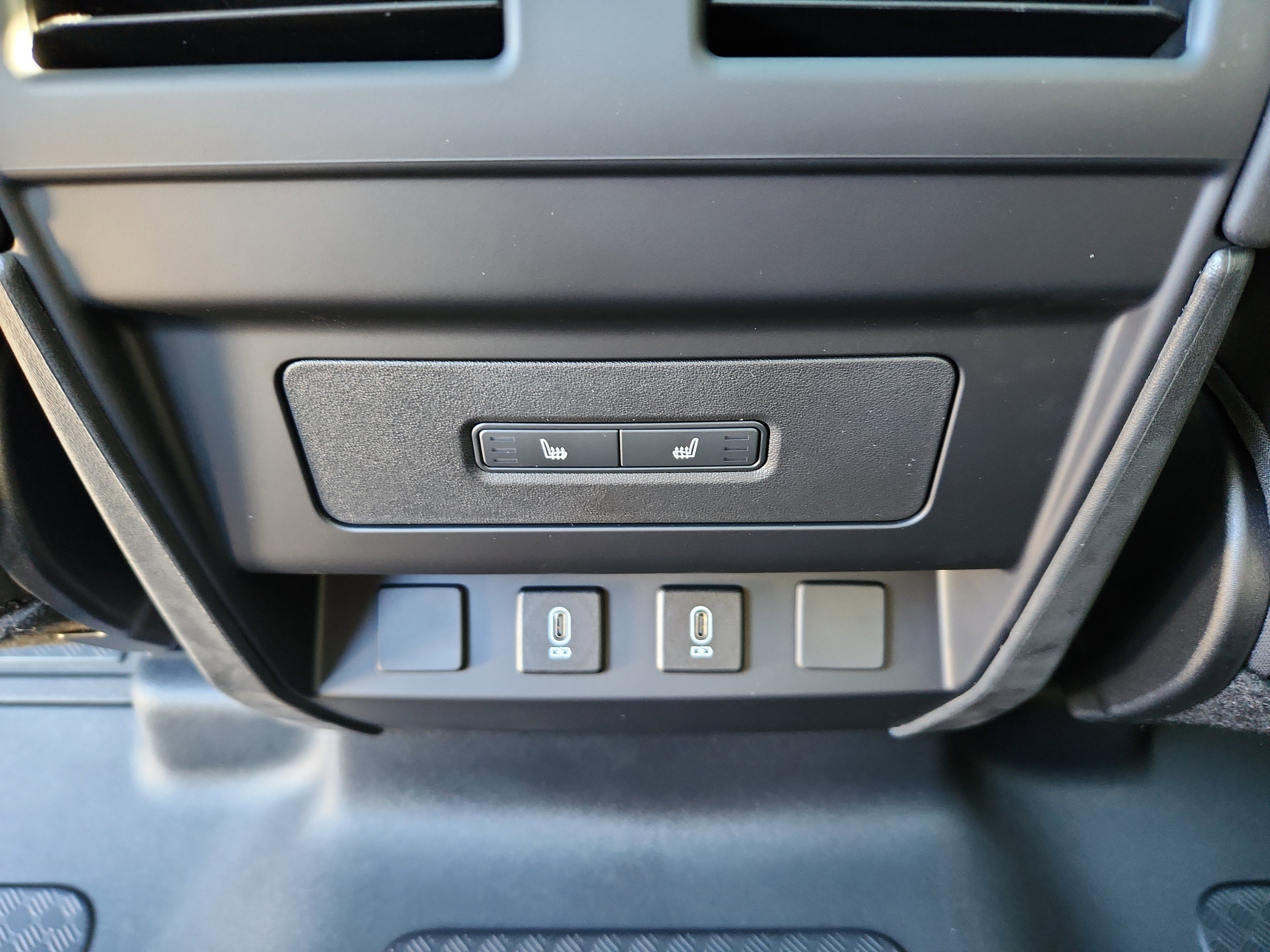 Used 2026 Land Rover Defender 110 S image 24