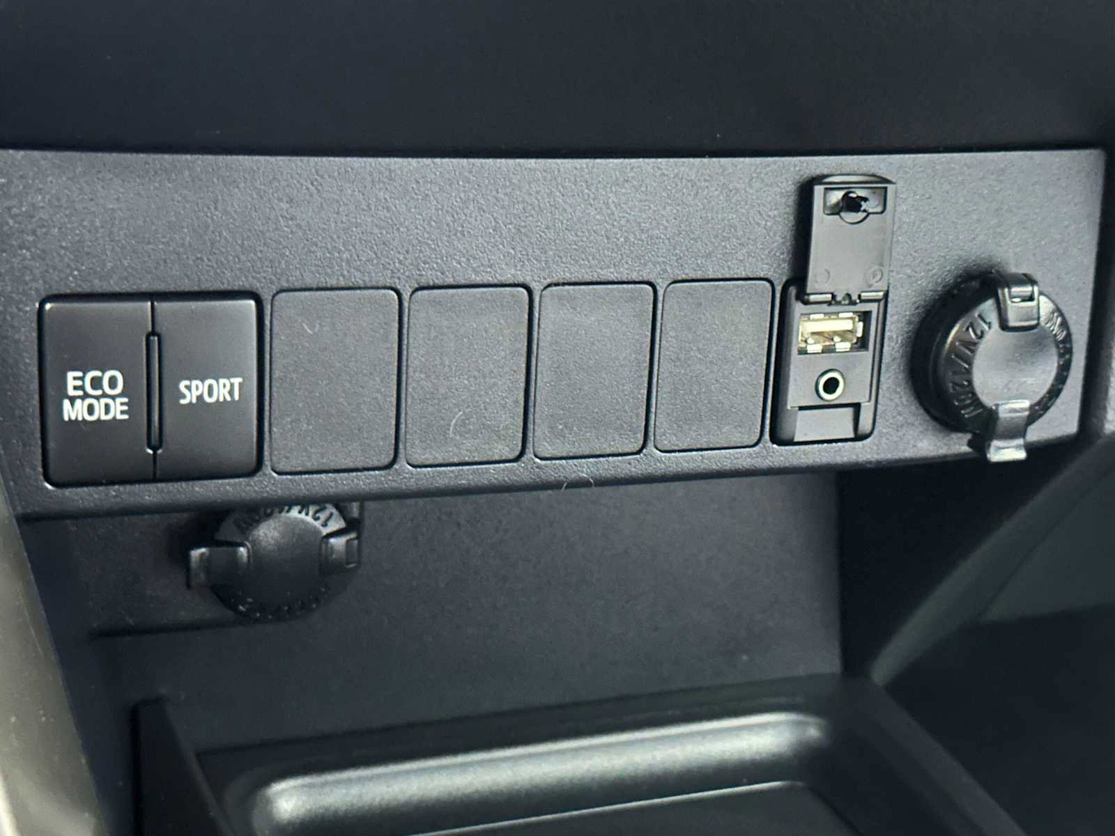 Used 2014 Toyota RAV4 XLE image 15