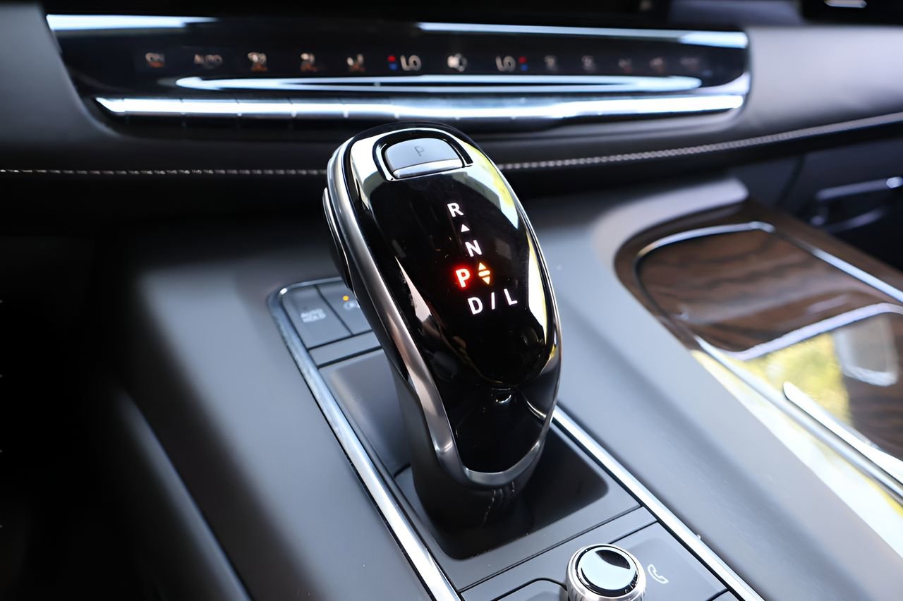 Certified 2024 Cadillac Escalade Premium Luxury Platinum image 30