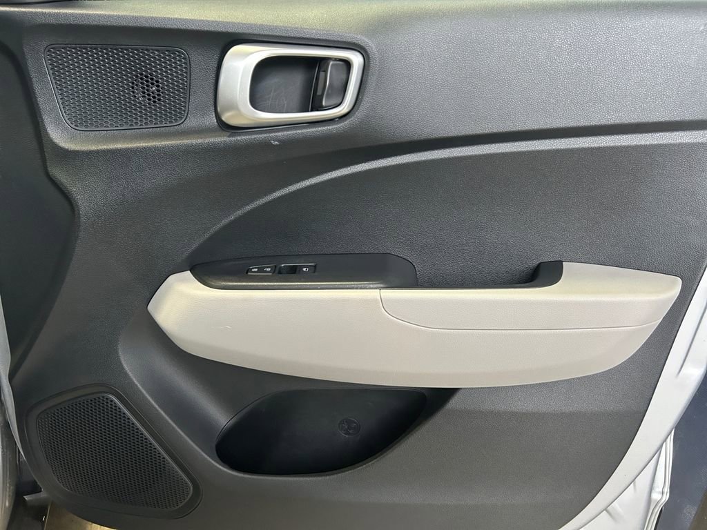 Certified 2025 Hyundai Venue SEL image 25