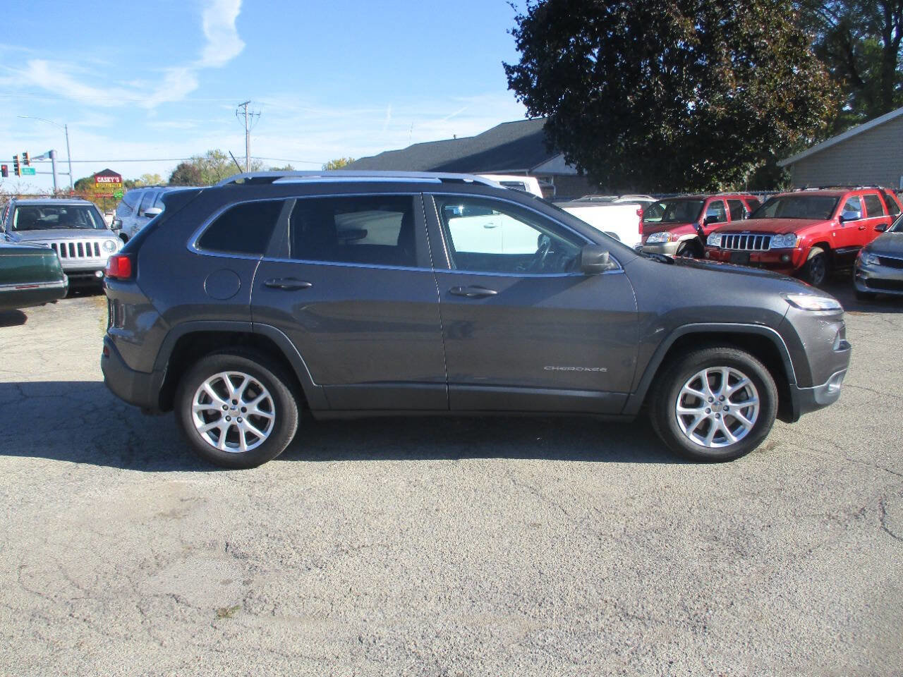 Used 2014 Jeep Cherokee Latitude image 2