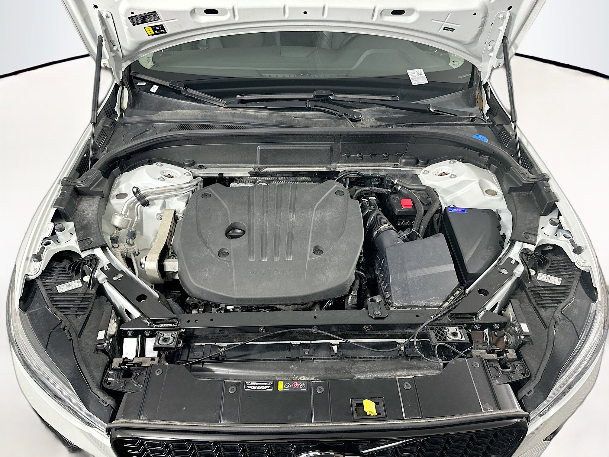 Used 2025 Volvo XC60 B5 Plus image 34
