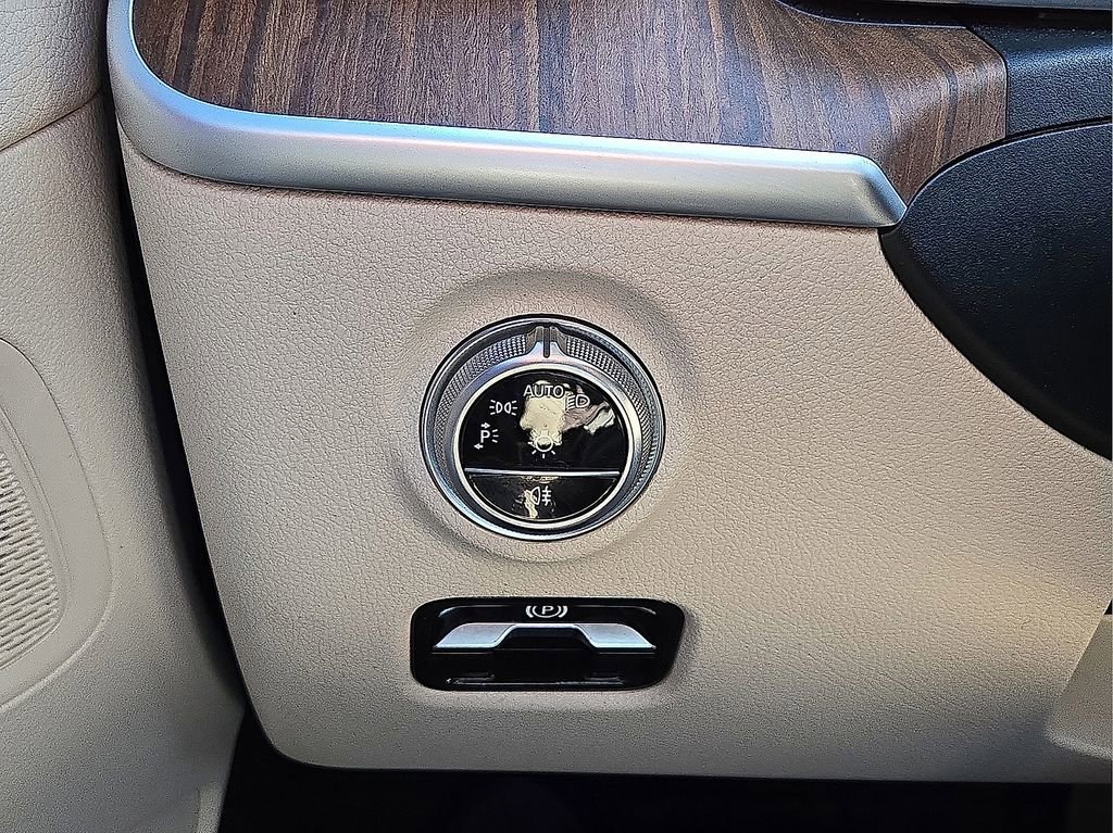 Used 2024 Mercedes-Benz C 300 Sedan image 24