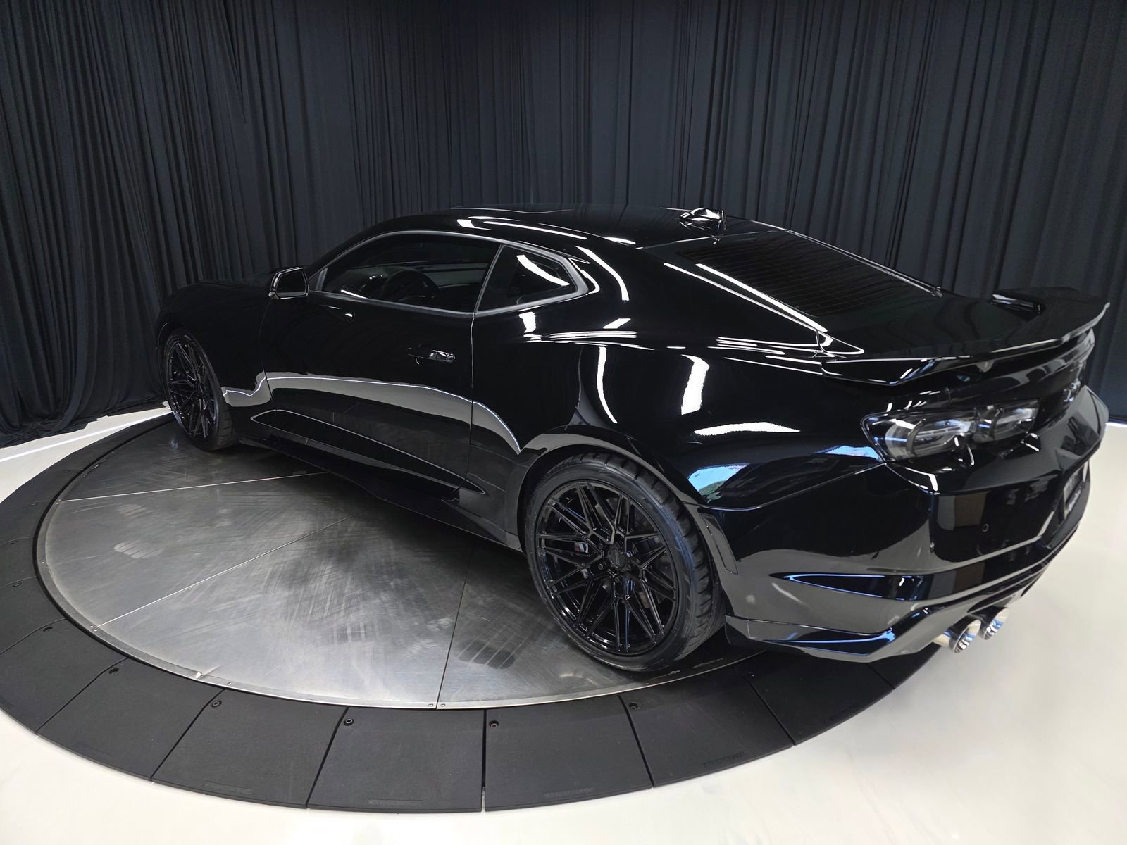 Used 2022 Chevrolet Camaro ZL1 image 9