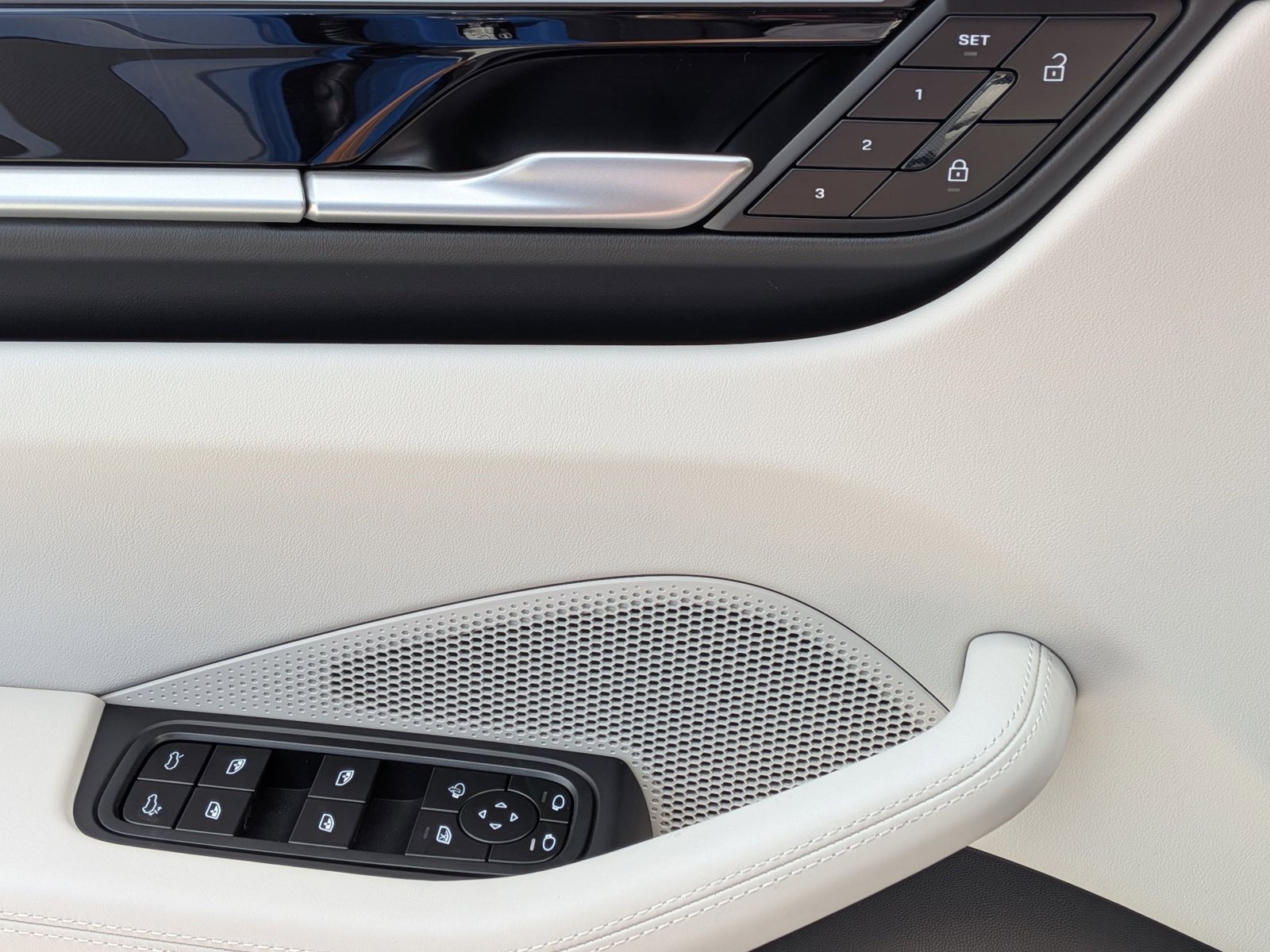 New 2026 Porsche Macan 4 Electric AWD/4WD image 15