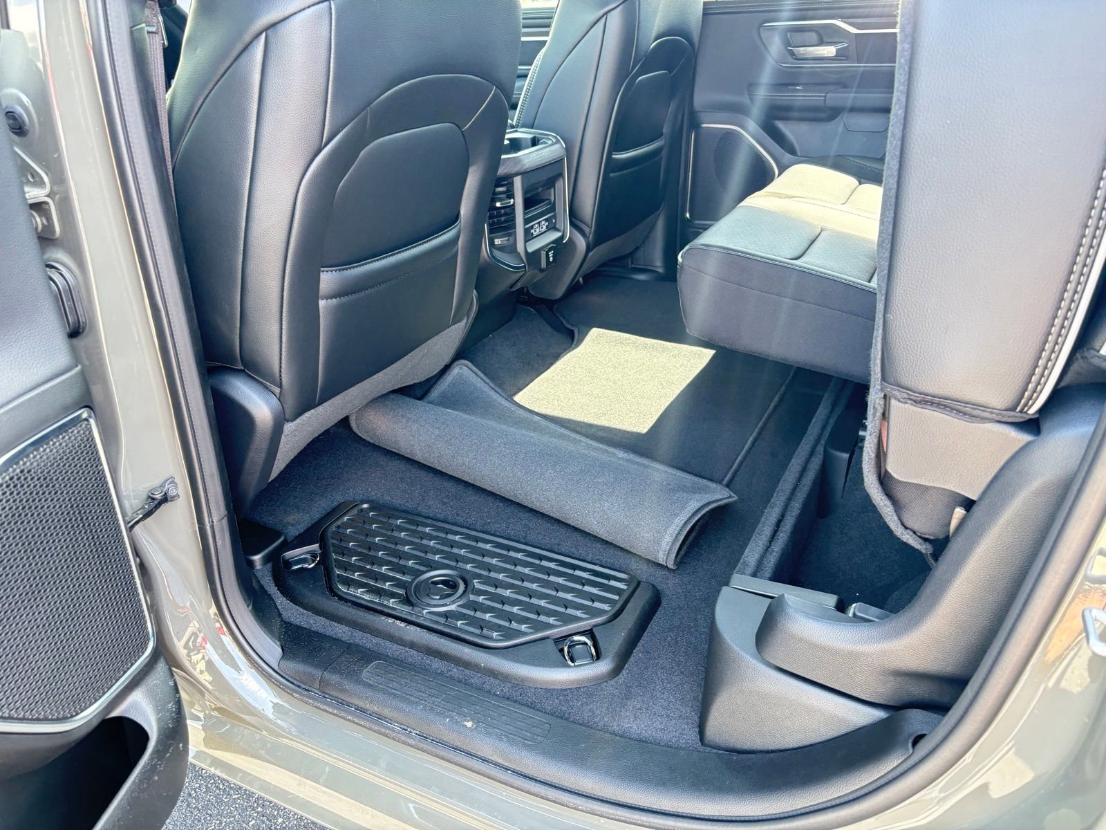 Used 2026 RAM 1500 Laramie AWD/4WD image 11
