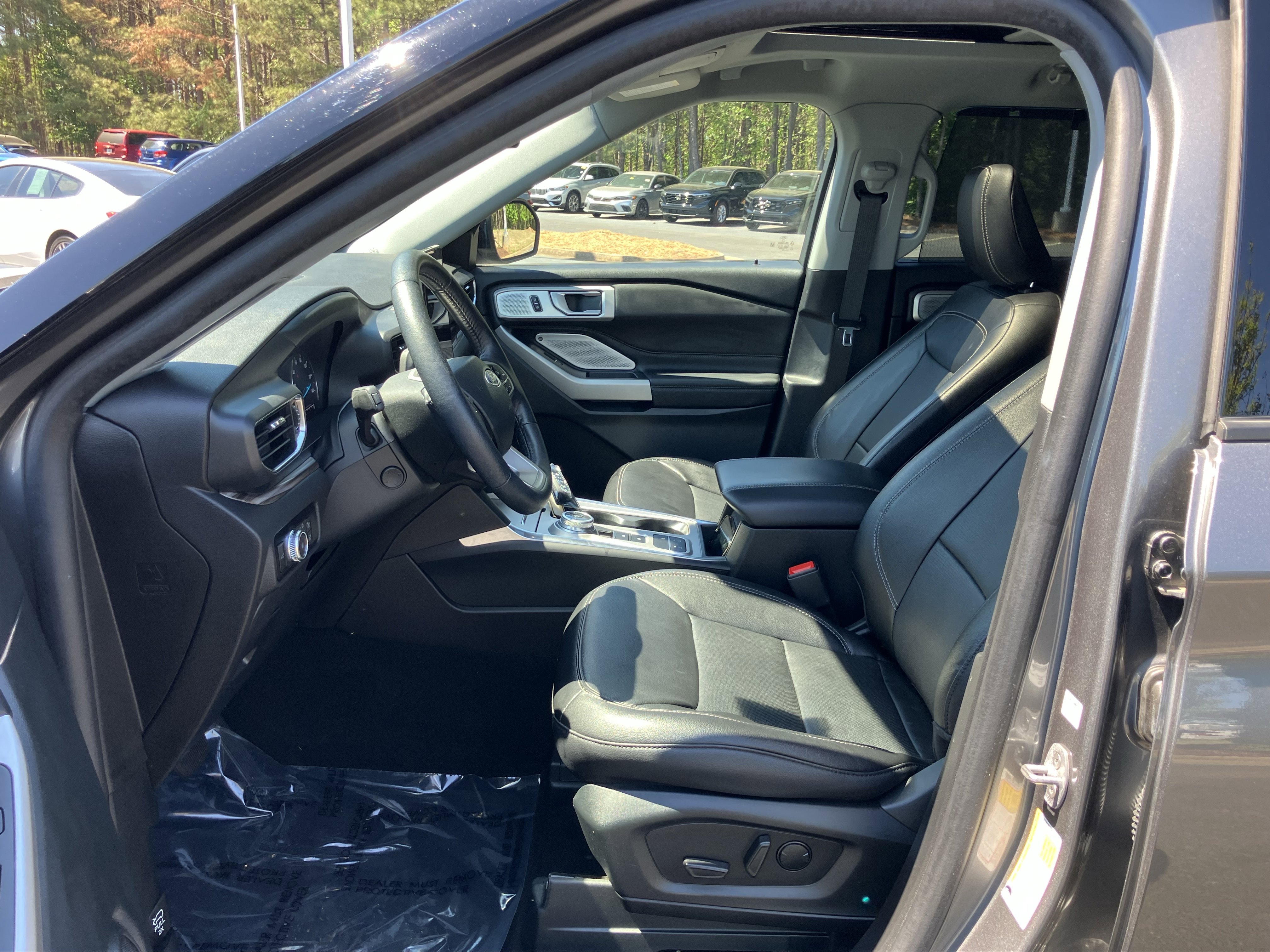 Used 2023 Ford Explorer Limited w/ Limited Technology Package RWD image 16