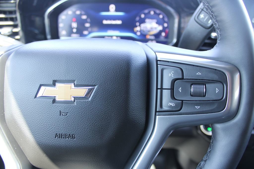 Used 2025 Chevrolet Silverado 2500 LTZ w/ LTZ Convenience Package image 16