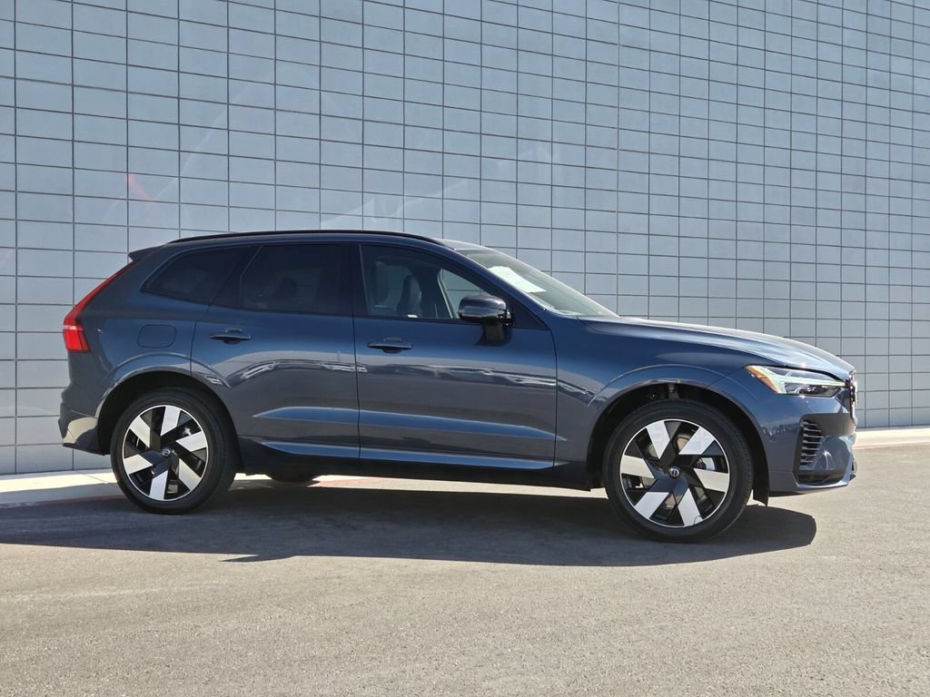Used 2025 Volvo XC60 T8 Plus w/ Protection Package Premier AWD/4WD image 7