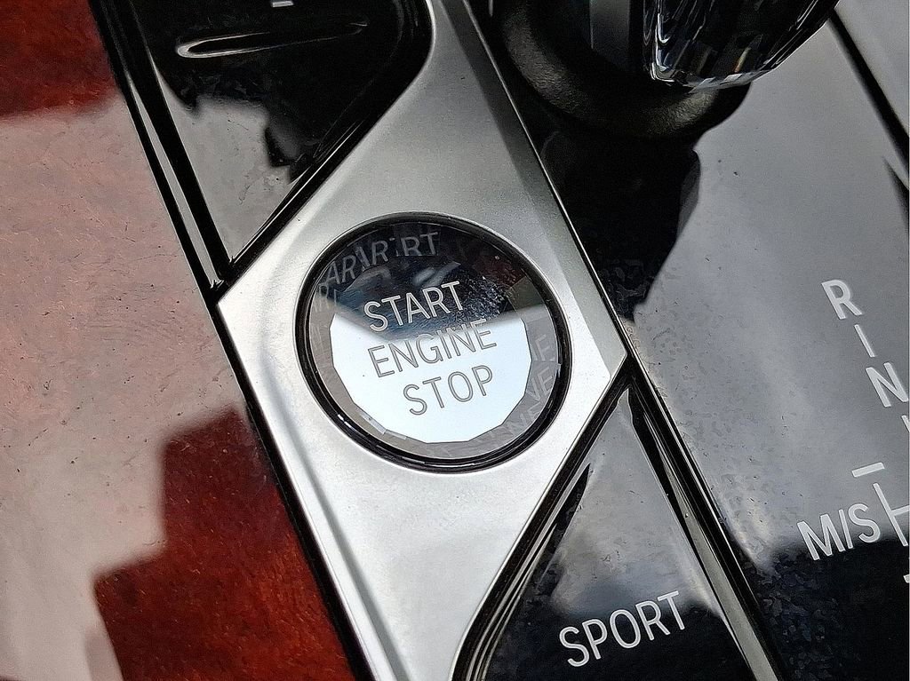 Used 2024 BMW ALPINA XB7 image 27