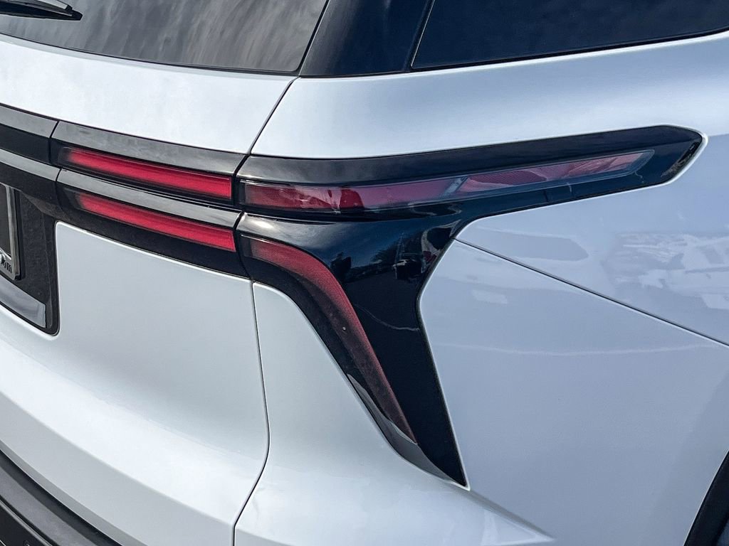 New 2026 Chevrolet Traverse LT w/ Midnight/Sport Edition image 8