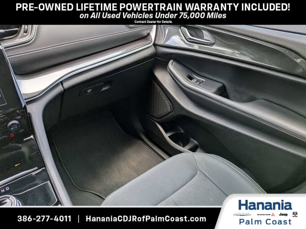 Used 2023 Jeep Grand Cherokee Laredo AWD/4WD image 16