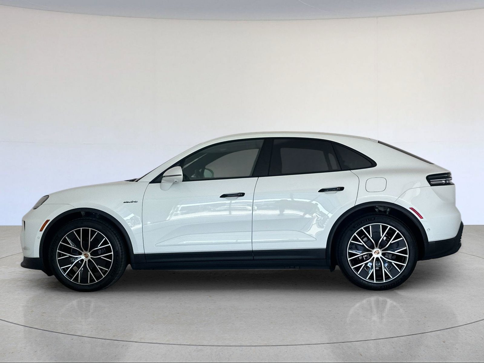 New 2026 Porsche Macan 4 Electric AWD/4WD image 2