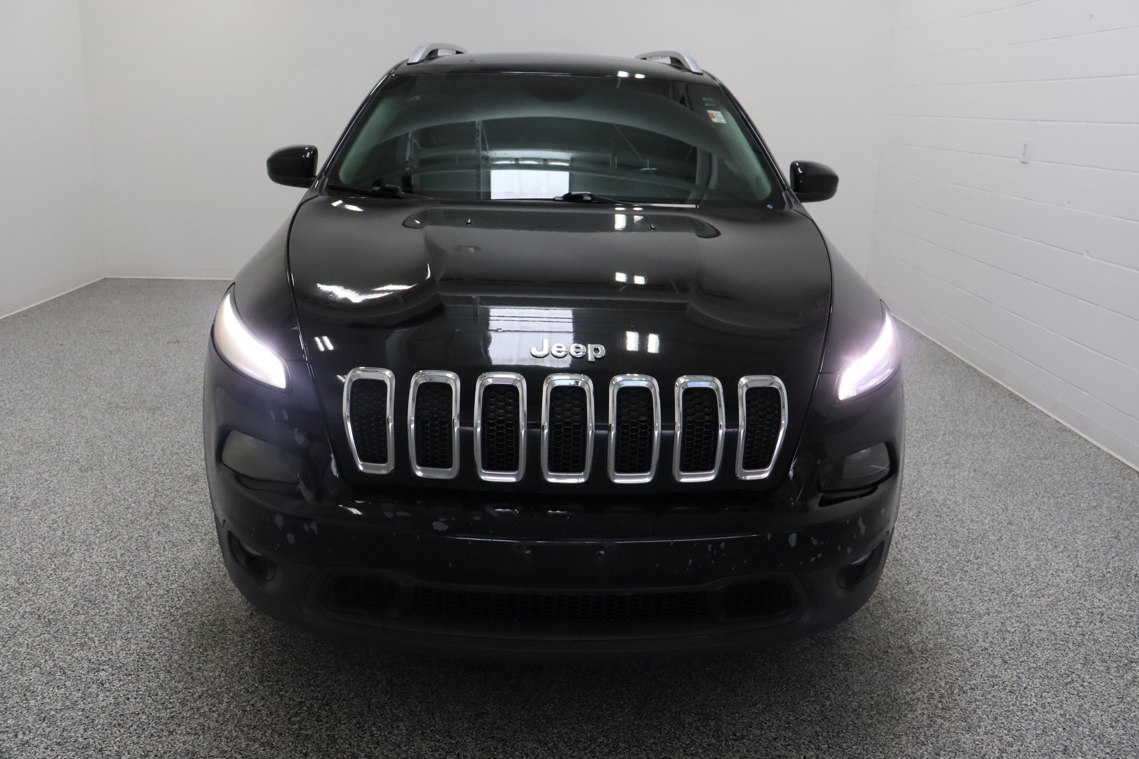 Used 2018 Jeep Cherokee Latitude Plus image 3