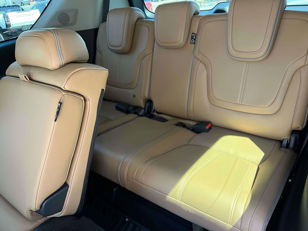 Used 2025 INFINITI QX80 Sensory AWD/4WD image 17
