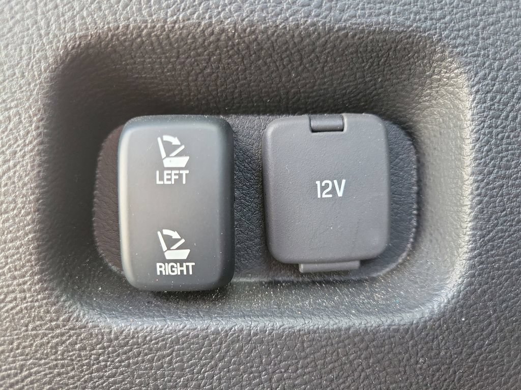 Used 2024 Ford Edge Titanium w/ Equipment Group 301A AWD/4WD image 9