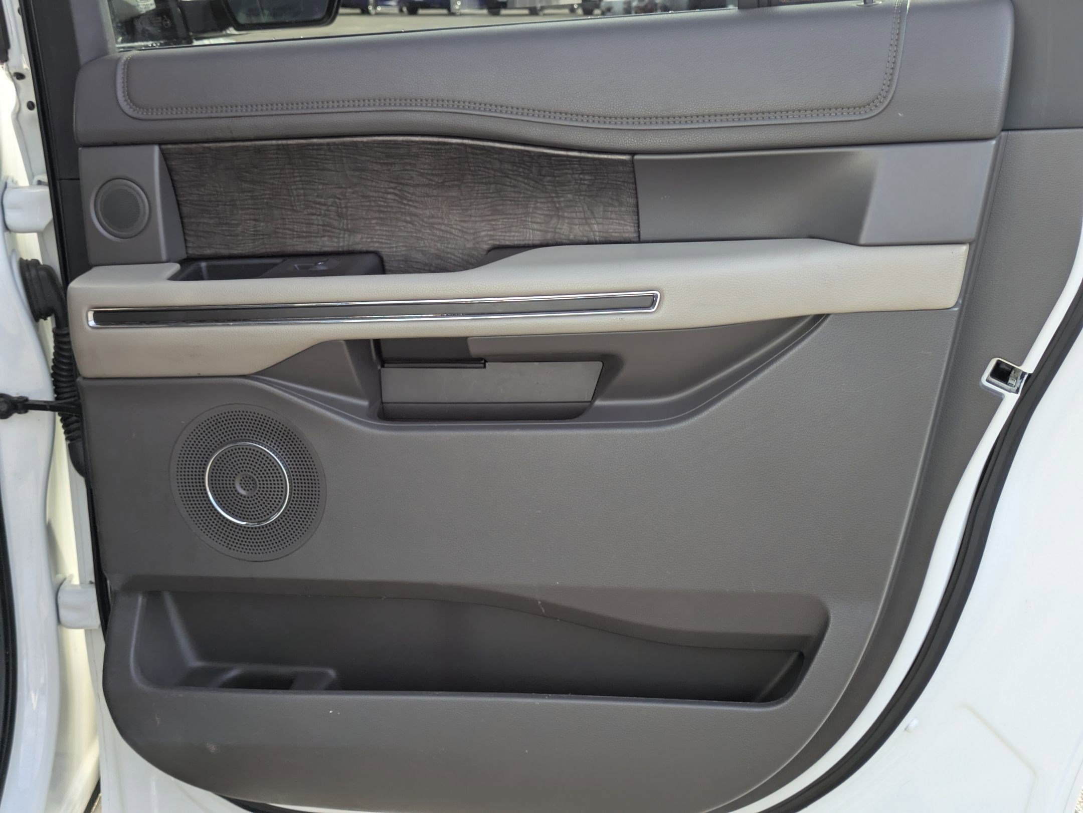 Used 2021 Ford Expedition Max Limited image 27