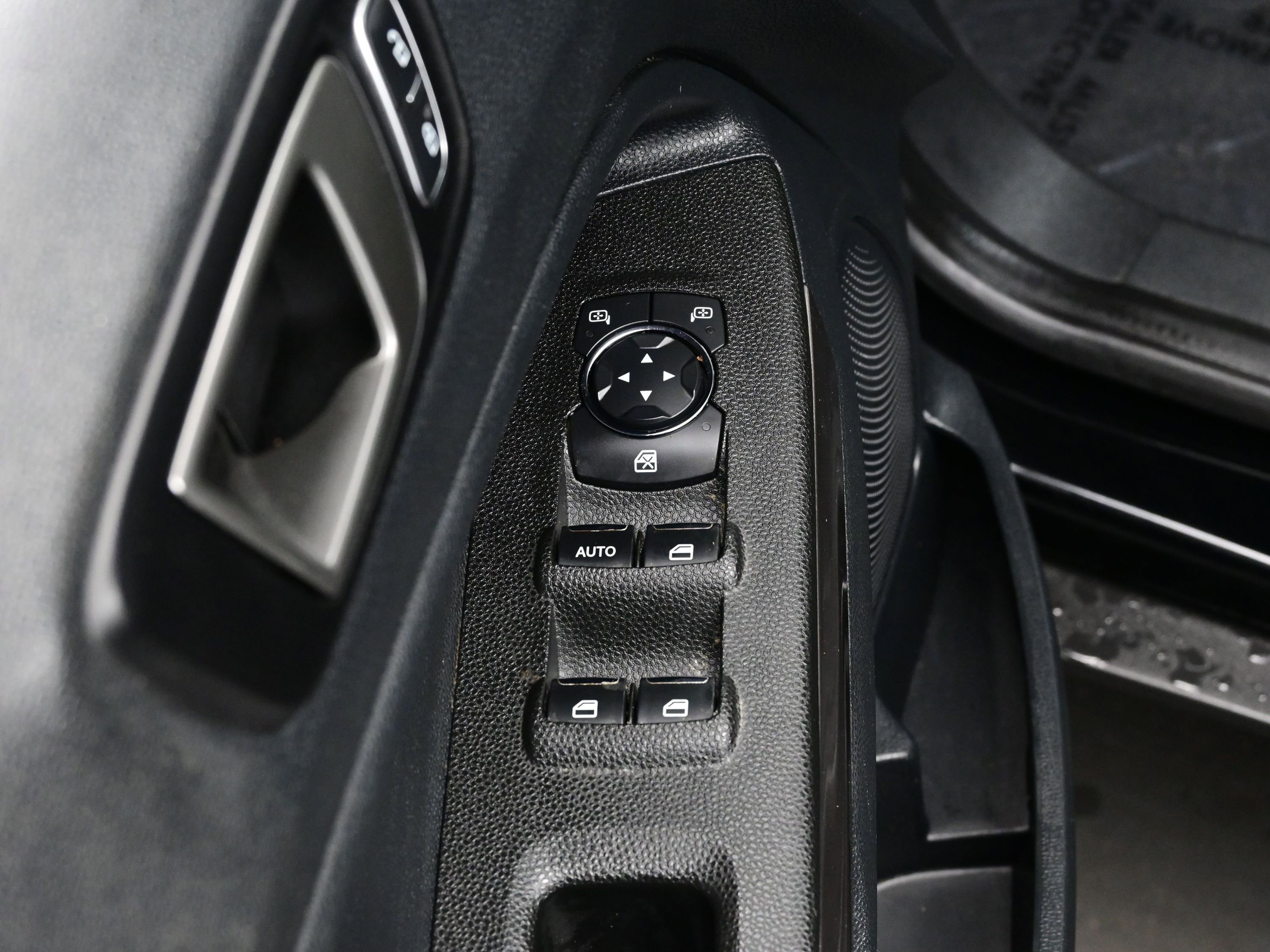 Used 2021 Ford EcoSport SE image 10