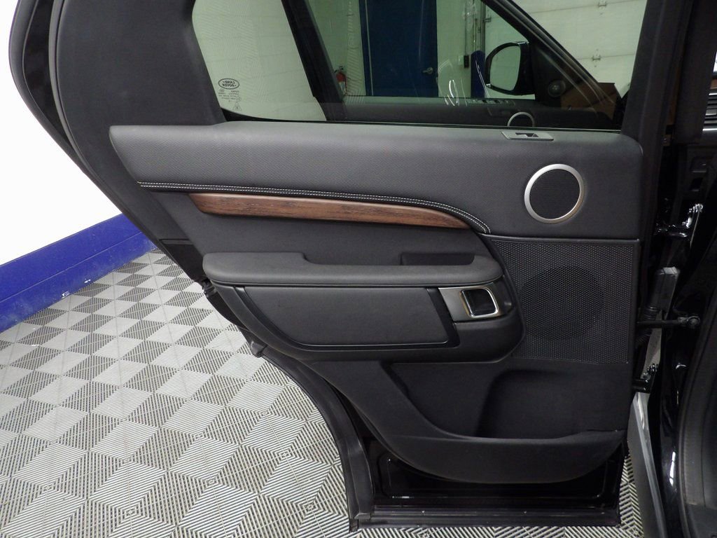 Used 2024 Land Rover Discovery Dynamic SE image 44