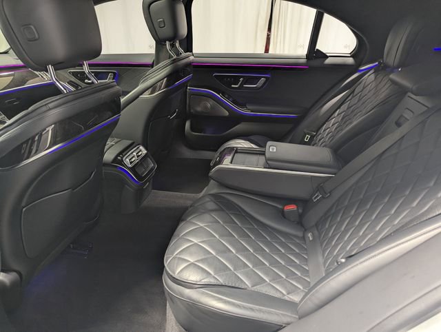Used 2022 Mercedes-Benz S 580 4MATIC Sedan w/ AMG Line Package image 8