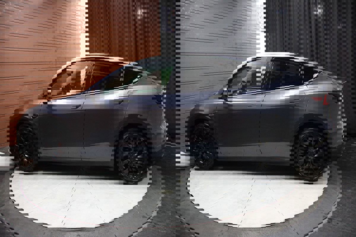 Used 2023 Tesla Model Y Long Range image 39