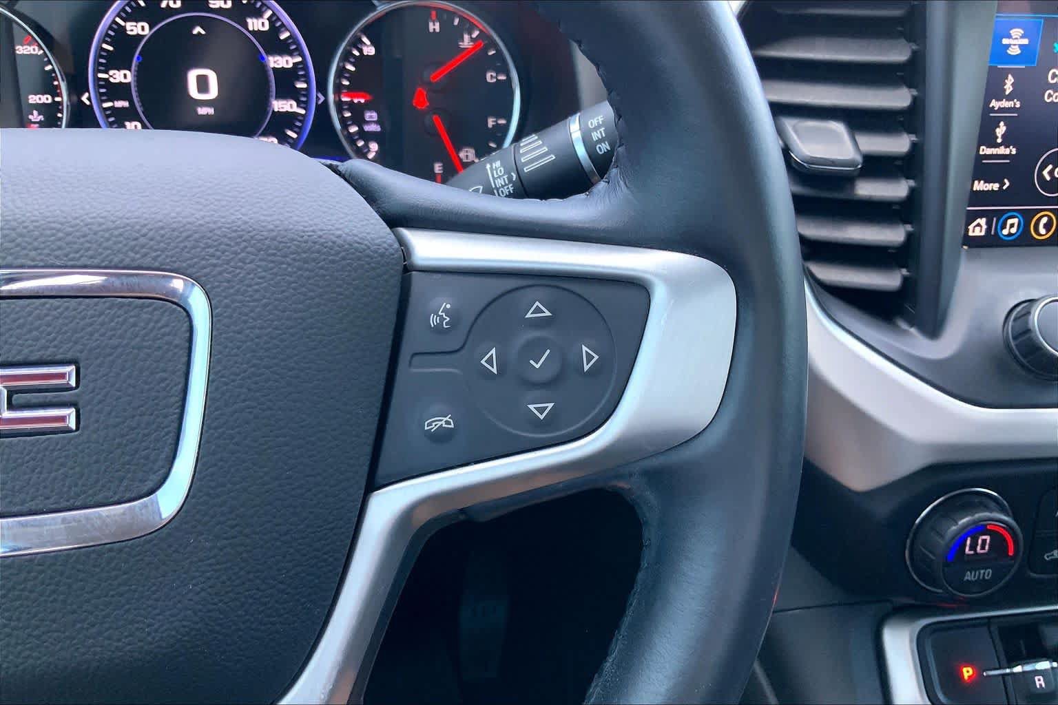 Used 2020 GMC Acadia SLT w/ Driver Alert Package II FWD image 25