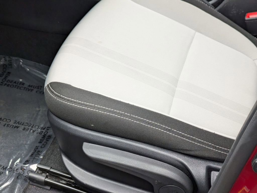 Used 2025 Hyundai Venue SEL image 15