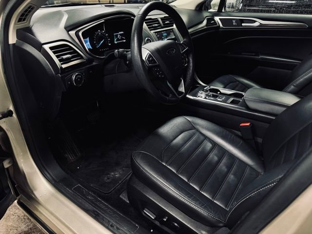 Used 2017 Ford Fusion SE w/ Fusion SE Technology Package image 17