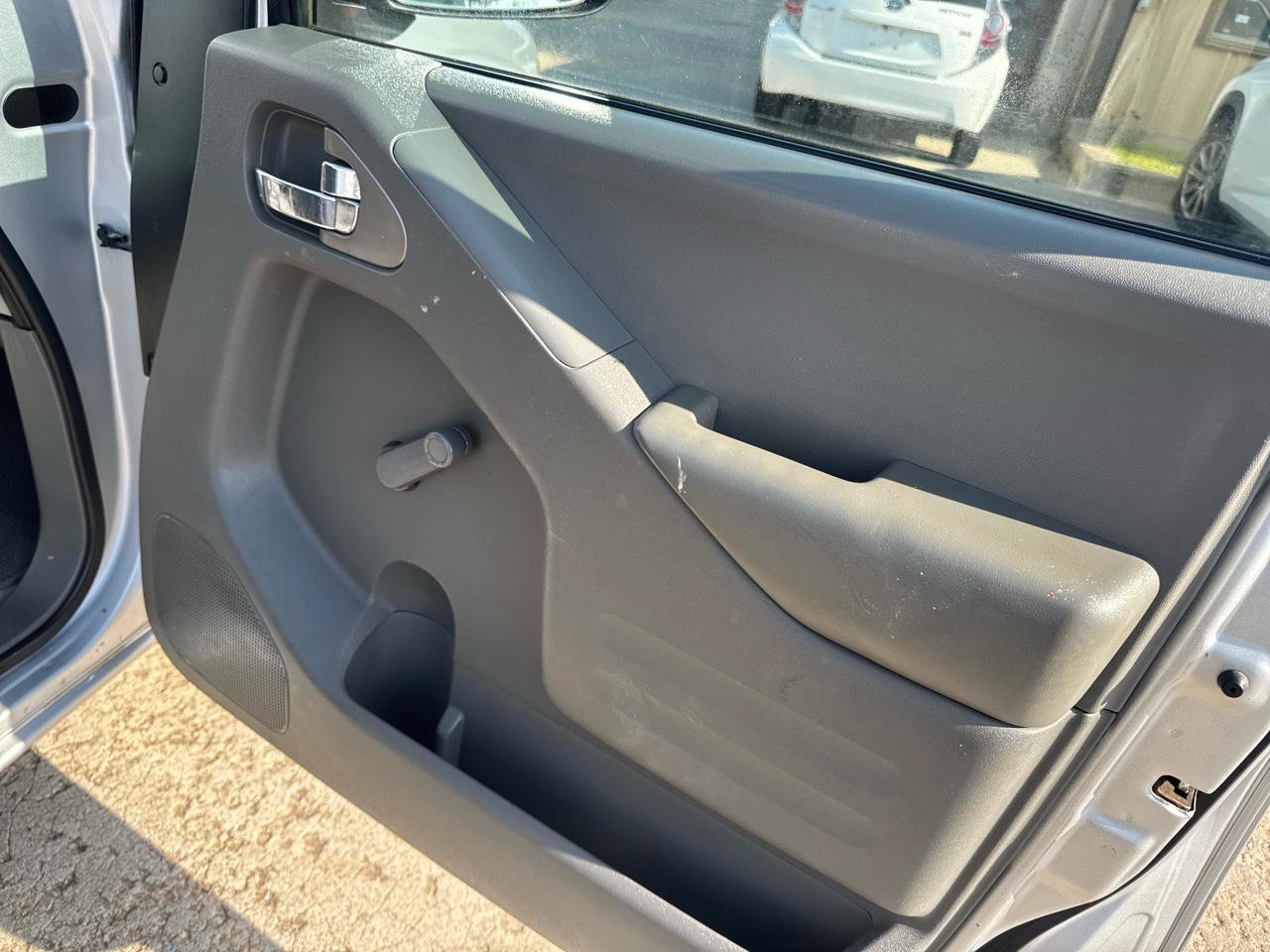 Used 2015 Nissan Frontier S RWD image 16