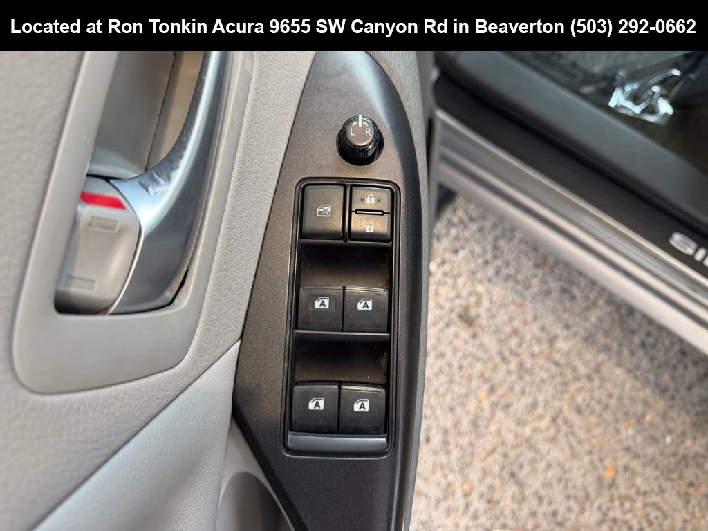 Used 2017 Toyota Sienna LE image 12