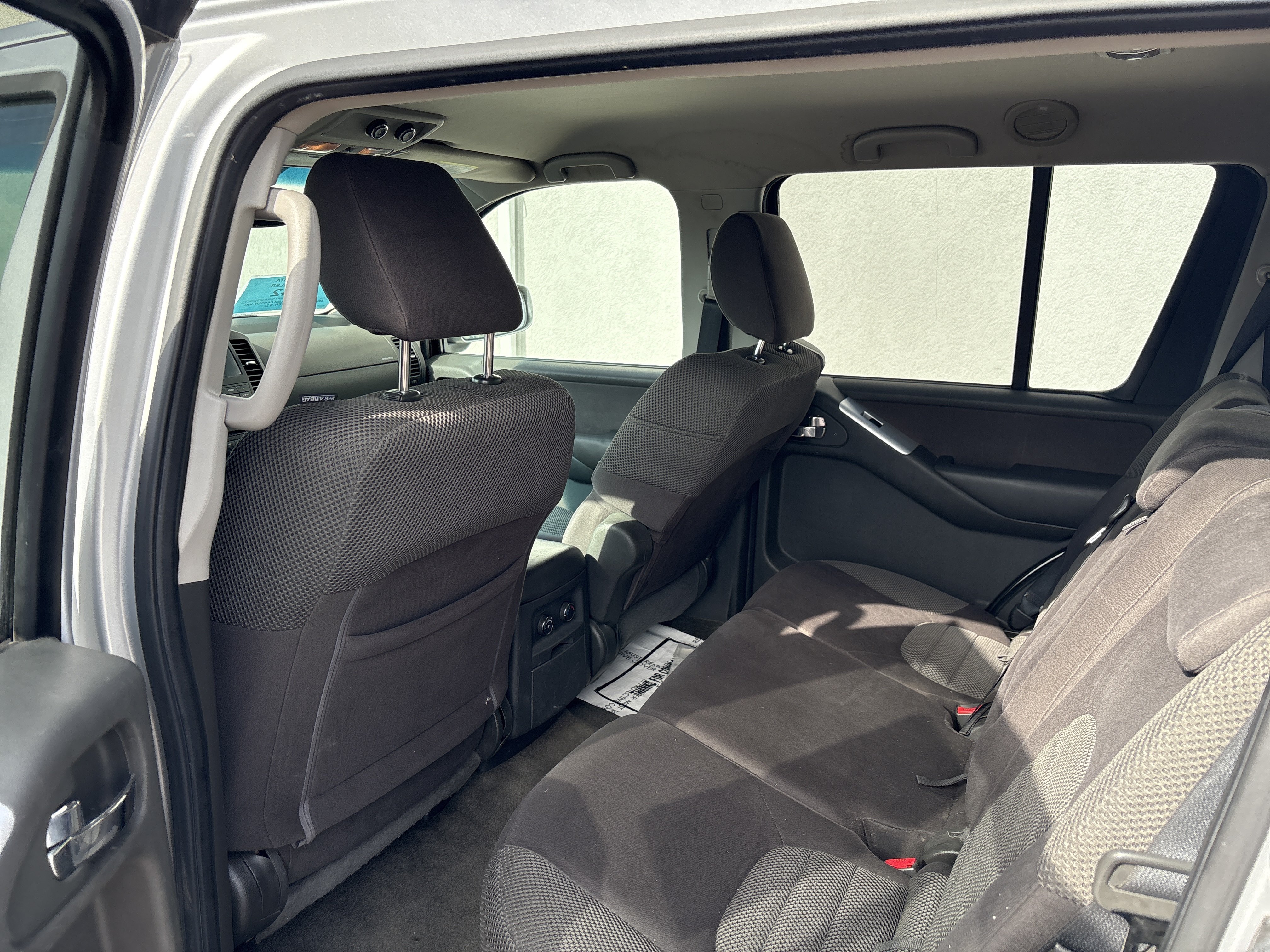 Used 2011 Nissan Pathfinder SV RWD image 8