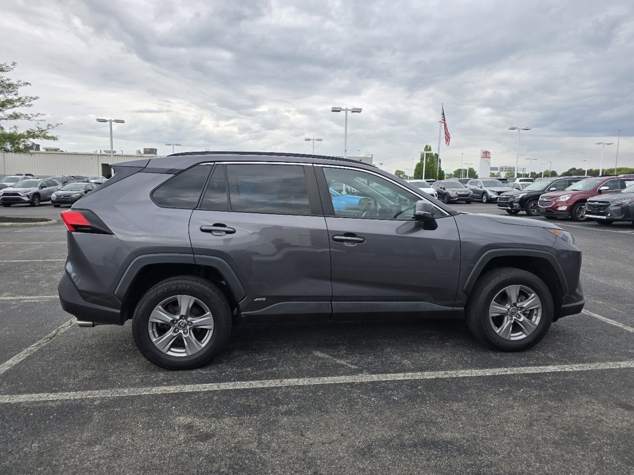Used 2022 Toyota RAV4 LE AWD/4WD image 8