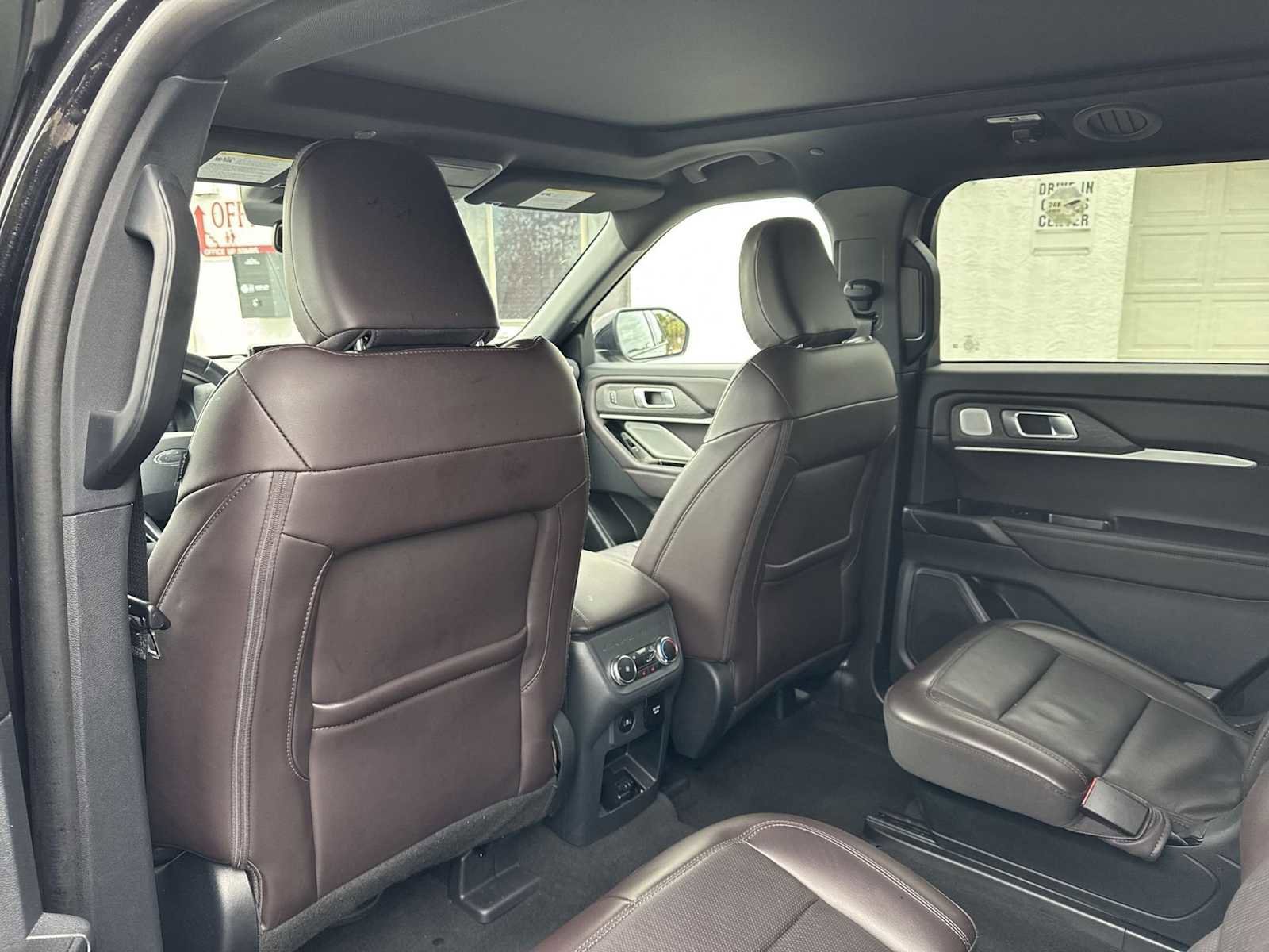 Used 2025 Ford Explorer Platinum RWD image 18