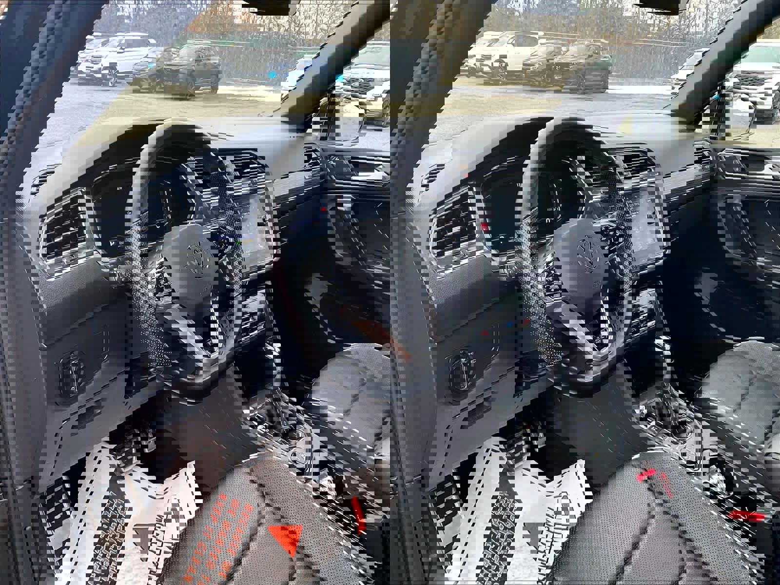 Used 2022 Volkswagen Tiguan SEL R-Line image 8