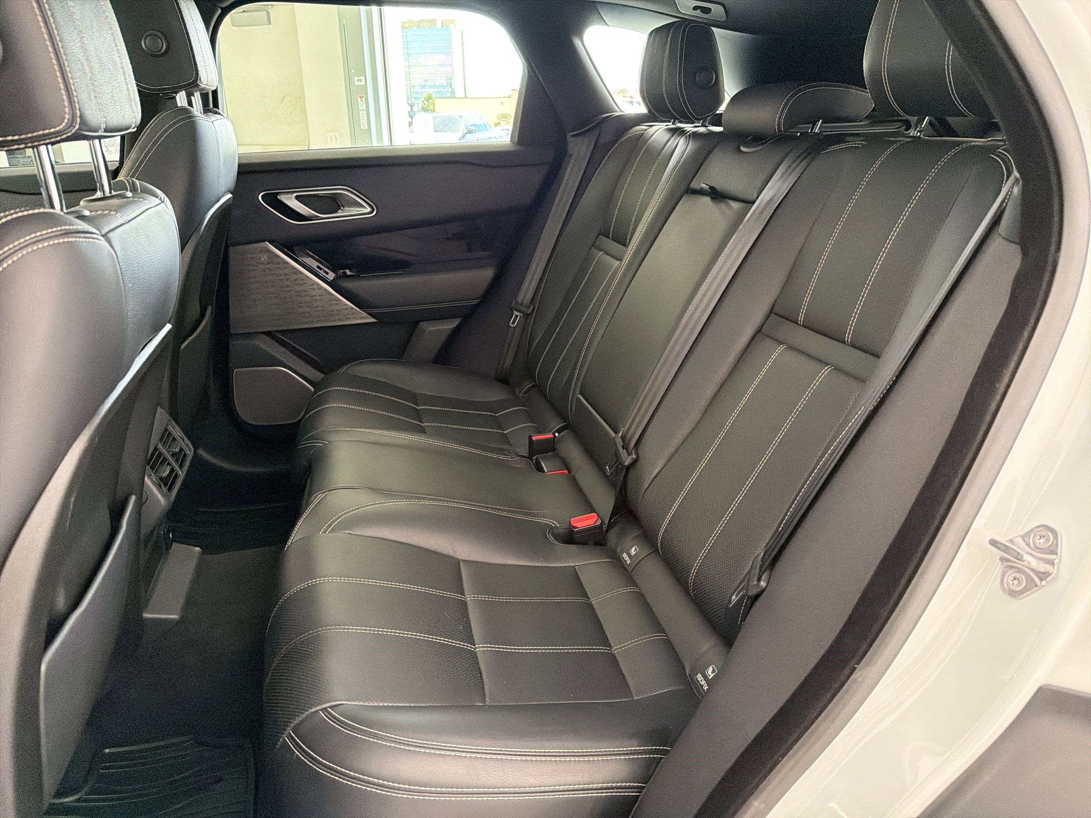 Used 2019 Land Rover Range Rover Velar R-Dynamic SE AWD/4WD image 15