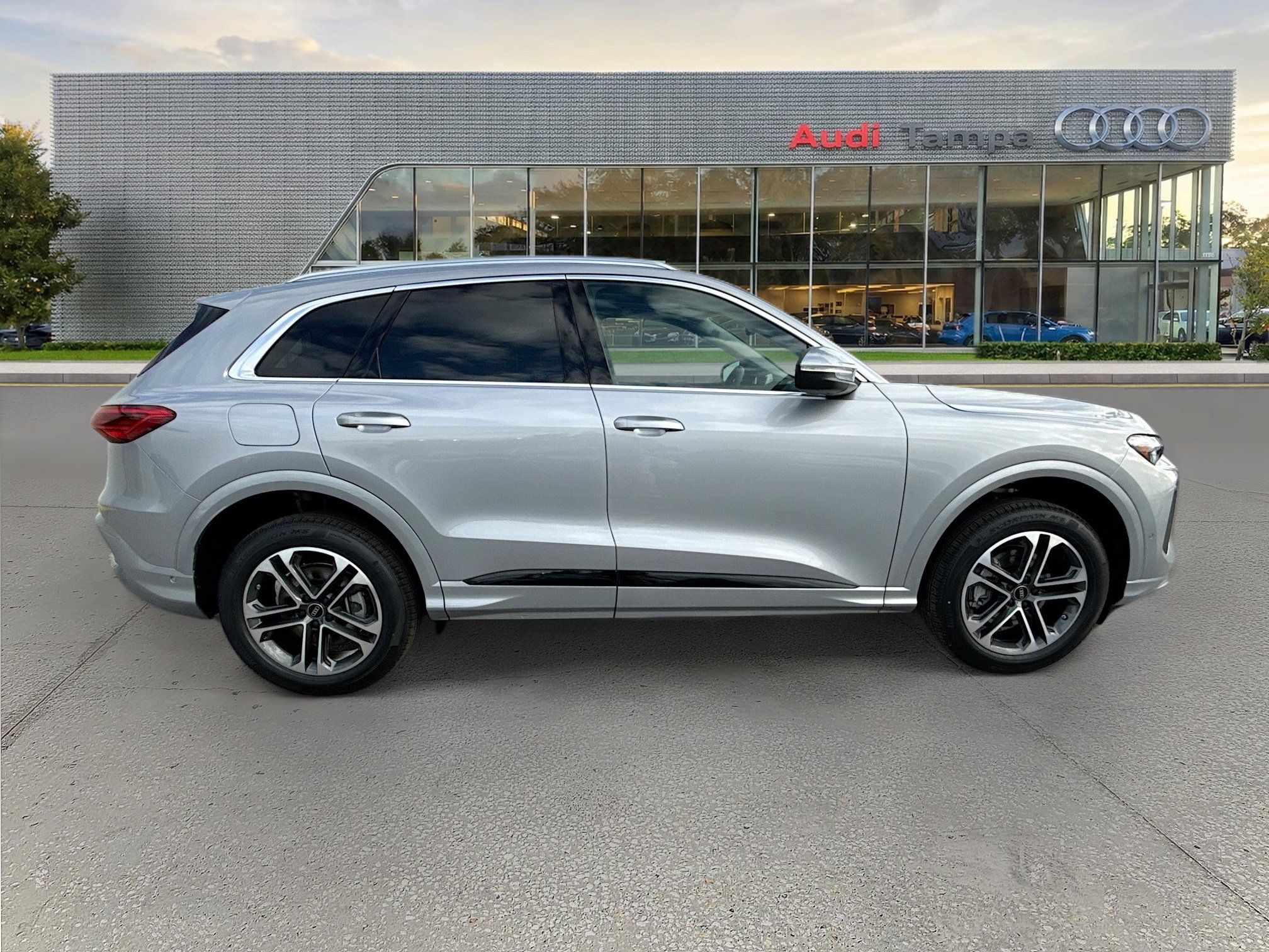 New 2025 Audi Q5 Premium Plus image 2