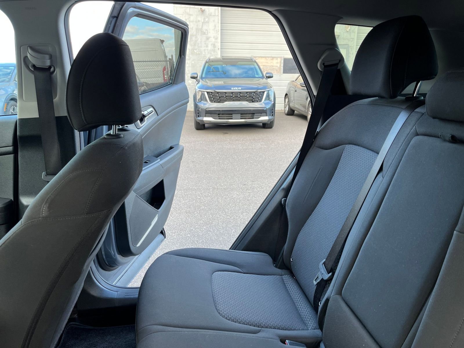 Used 2025 Kia Sportage LX image 38