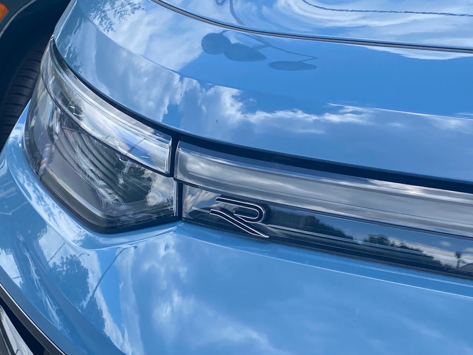 New 2026 Volkswagen Tiguan SE R-Line FWD image 2