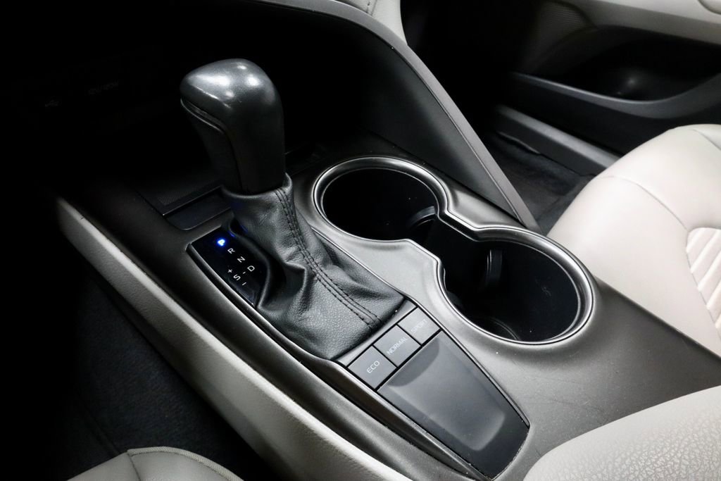 Used 2024 Toyota Camry SE image 30