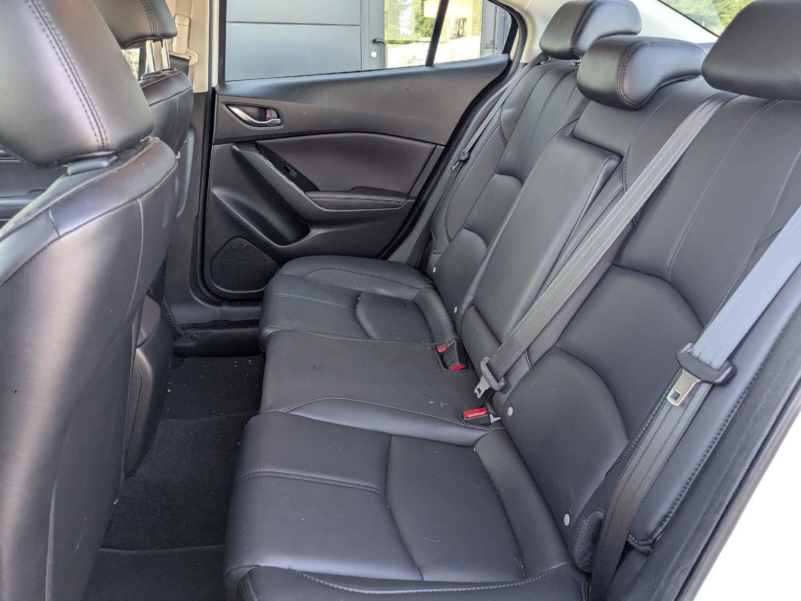 Used 2018 MAZDA MAZDA3 Touring FWD image 13