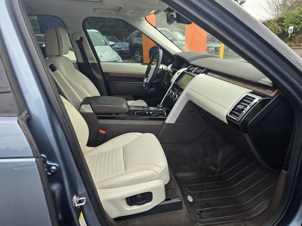 Used 2018 Land Rover Discovery HSE Luxury image 11