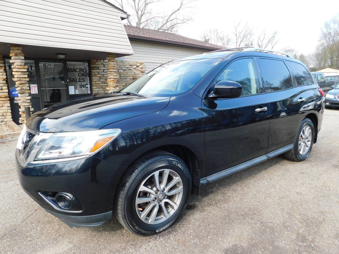 Used 2013 Nissan Pathfinder SV w/ Trailer Tow Pkg AWD/4WD image 5