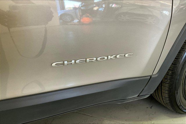 Used 2017 Jeep Cherokee Latitude image 8