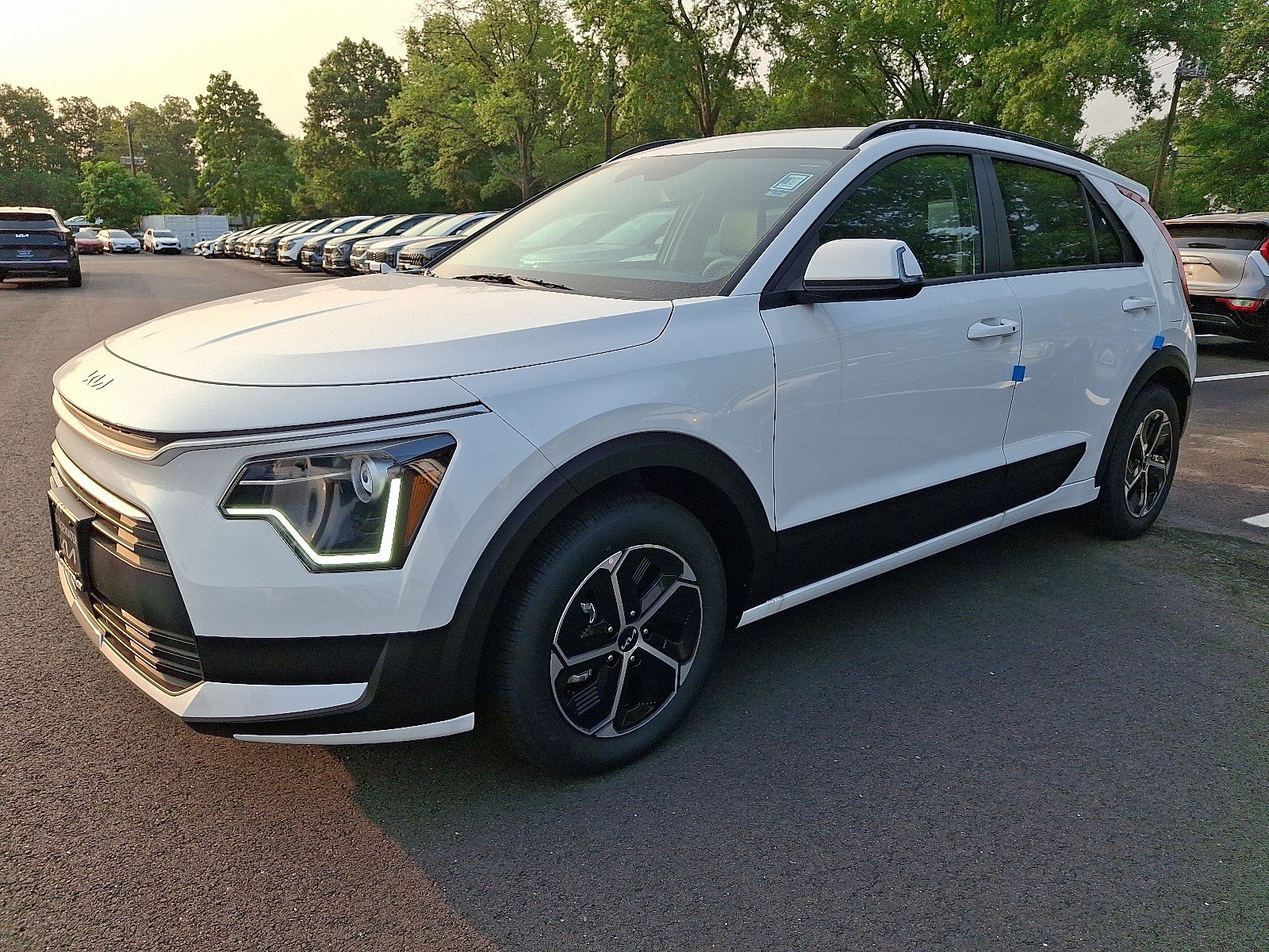 New 2025 Kia Niro EX image 3