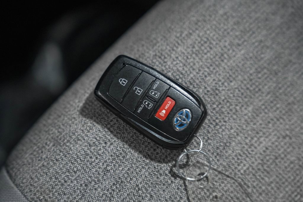 Used 2023 Toyota Sienna LE image 41