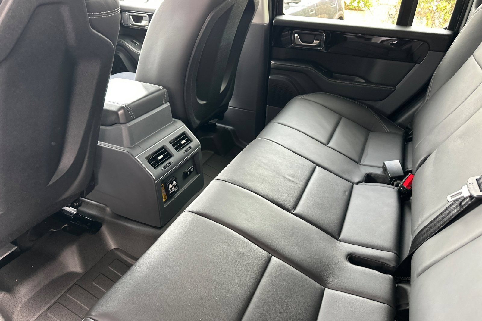 Used 2024 INEOS Grenadier Station Wagon AWD/4WD image 4
