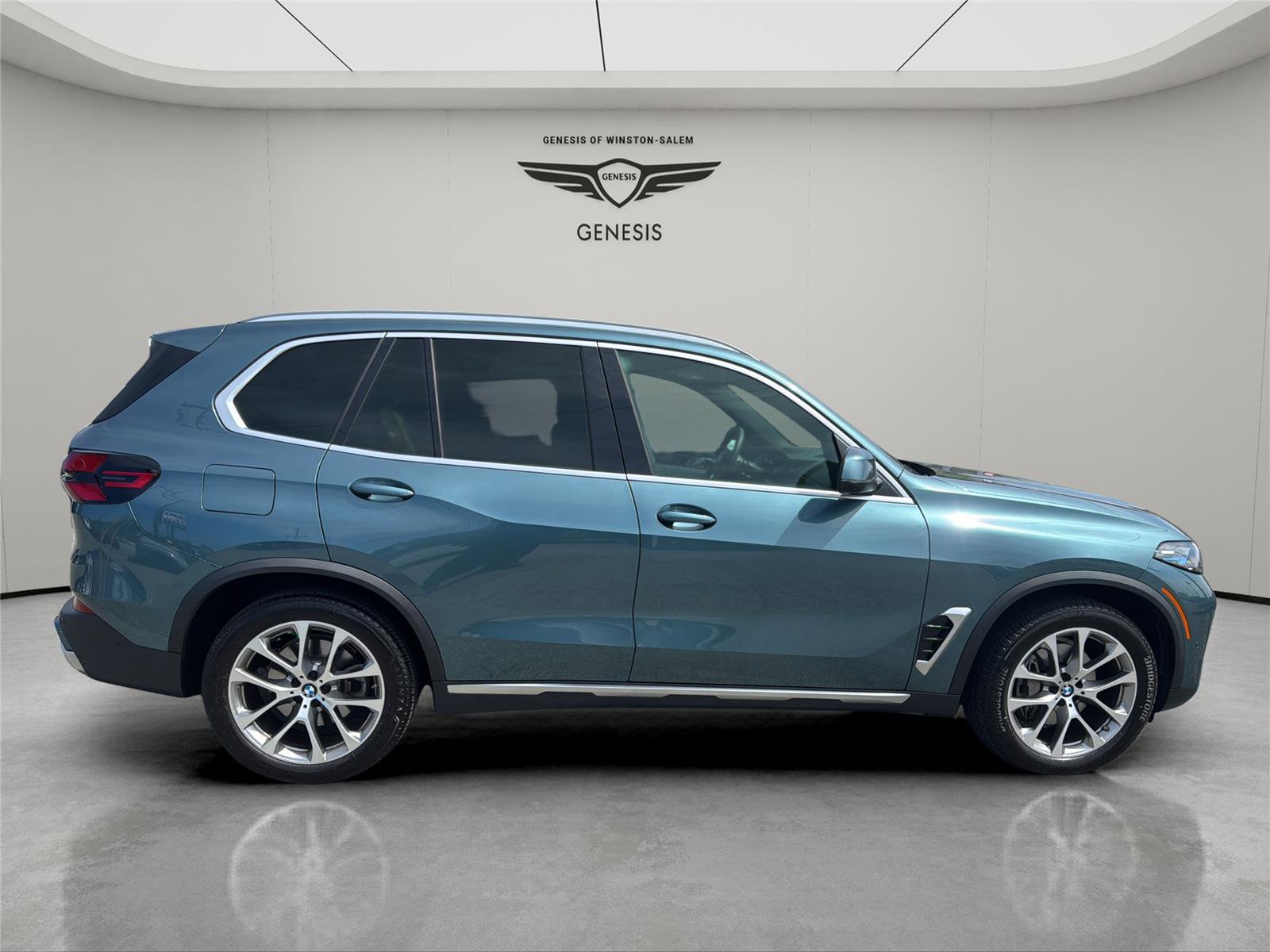 Used 2024 BMW X5 sDrive40i w/ Premium Package image 6