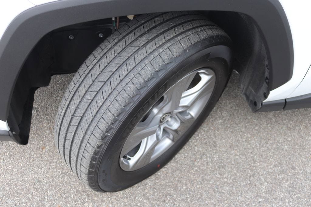 Used 2025 Toyota RAV4 LE AWD/4WD image 24