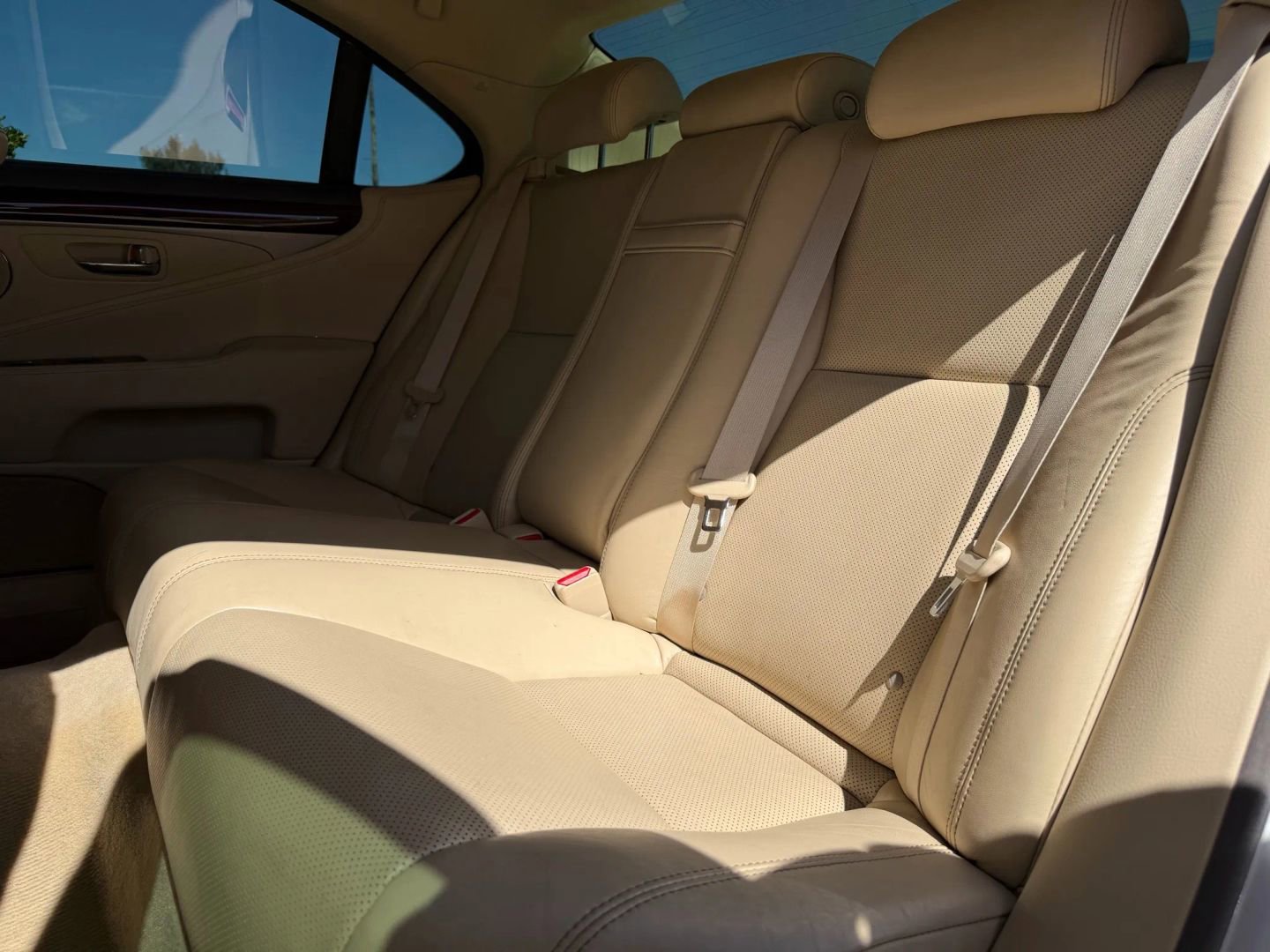 Used 2016 Lexus LS 460 w/ Comfort Package image 13