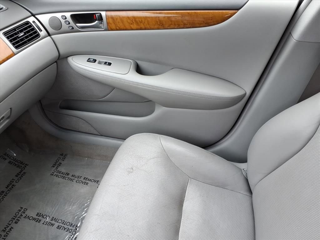 Used 2005 Lexus ES 330 FWD image 24